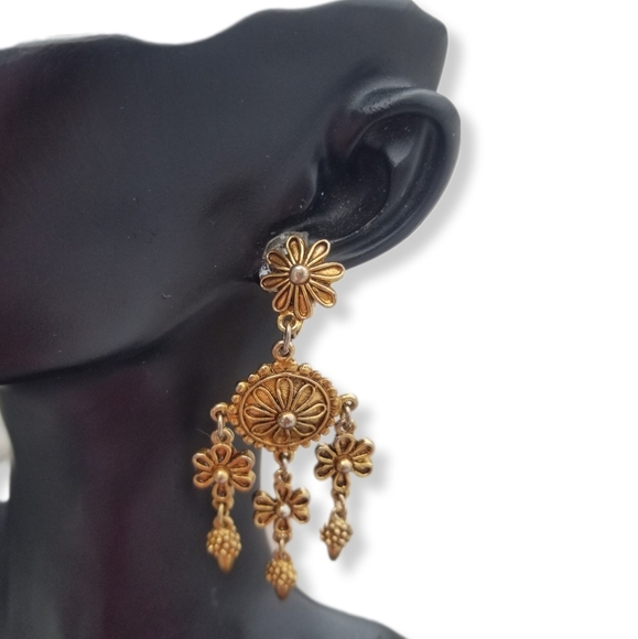 HATTIE CARNEGIE VINTAGE GOLDTONE FLOWER DESIGN CHANDELIER STATEMENT EARRINGS - Picture 1 of 7